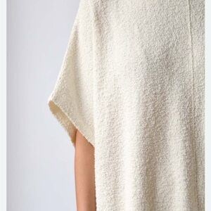 White stretchy cap sleeve blouse from Mimoto in L or One Size